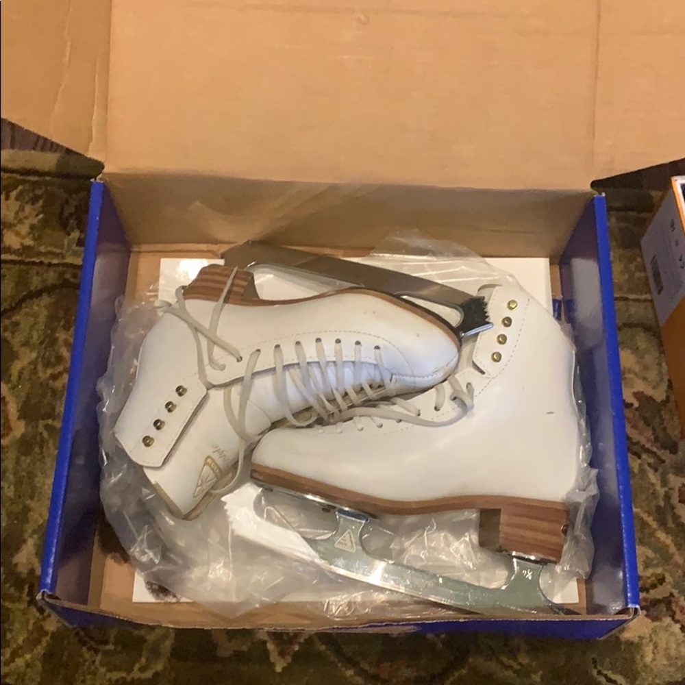 JACKSON Freestyle Figure skate 5A + ULTIMA blade